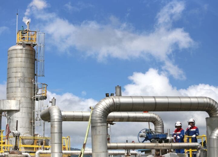 Modern gas plant operations with engineers
